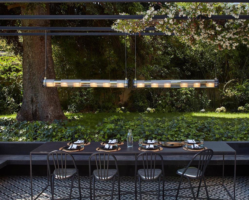 dcweditions-inTheTube-120-1300-pendelleuchte-horizontal-ambiente-garten-doppelt