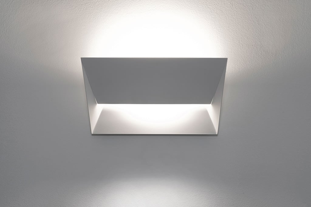 lumen center italia mail wandleuchte perlgrau angeschaltet