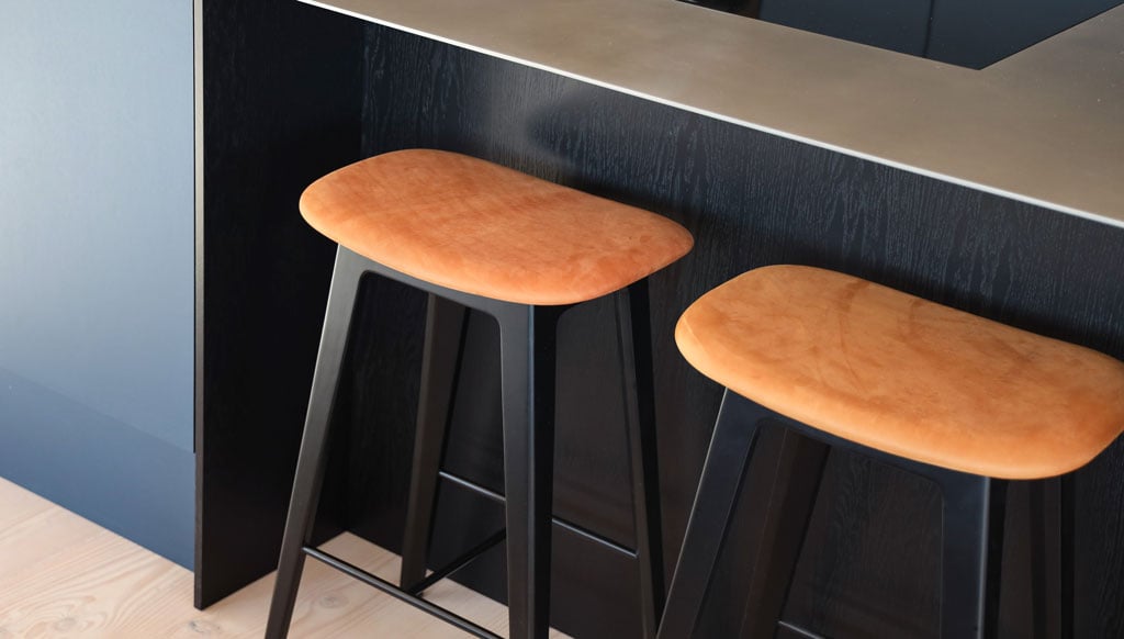 sackit-nordic-barhocker-buche-dunes-cognac-kuechentresen