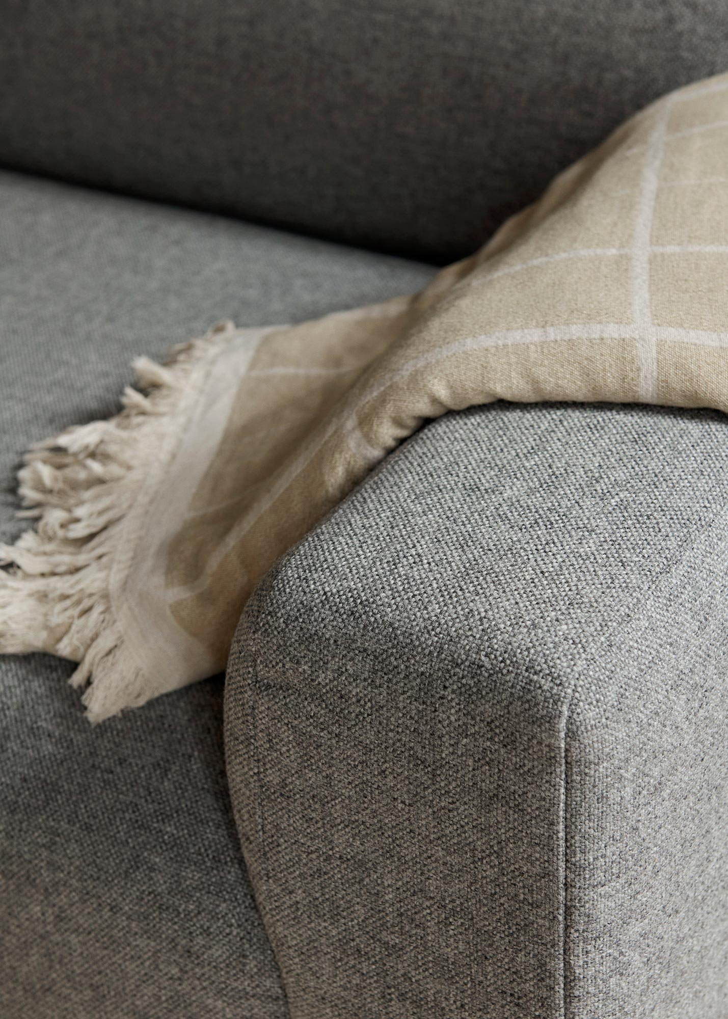 &tradition Develius 3-Sitzer Eck-Sofa Chaiselongue rechts (Hot Madison Reboot 094 (JAB))