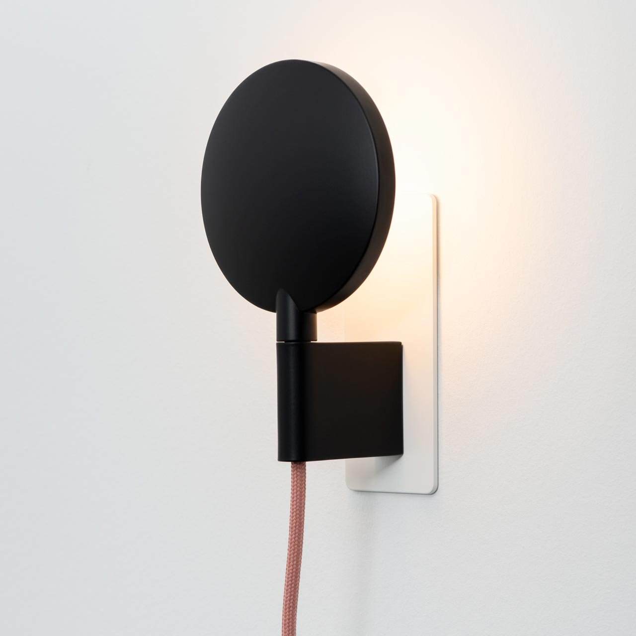 Mawa Design Maggy 1 Wandleuchte (schwarz matt, Kabel grau)