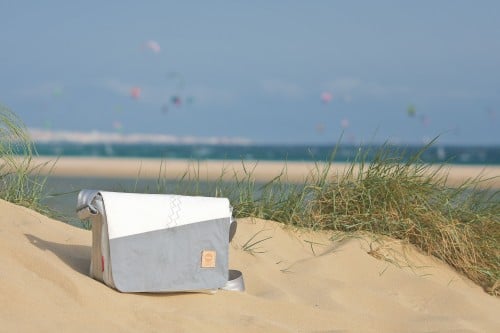 360° Taschen Barkasse Mini Laptoptasche (weiß / Persenning grau, Stencil Aufschrift, Gurt grau)
