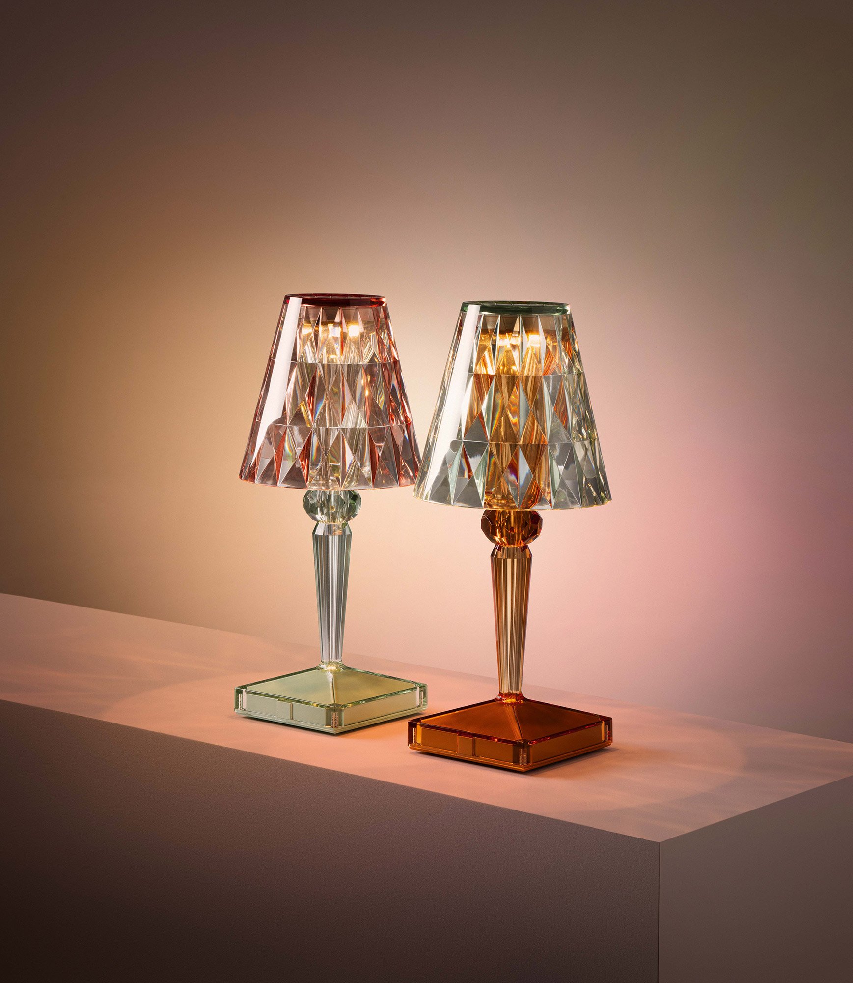 Kartell Battery Tischleuchte (rauchgrau transparent)