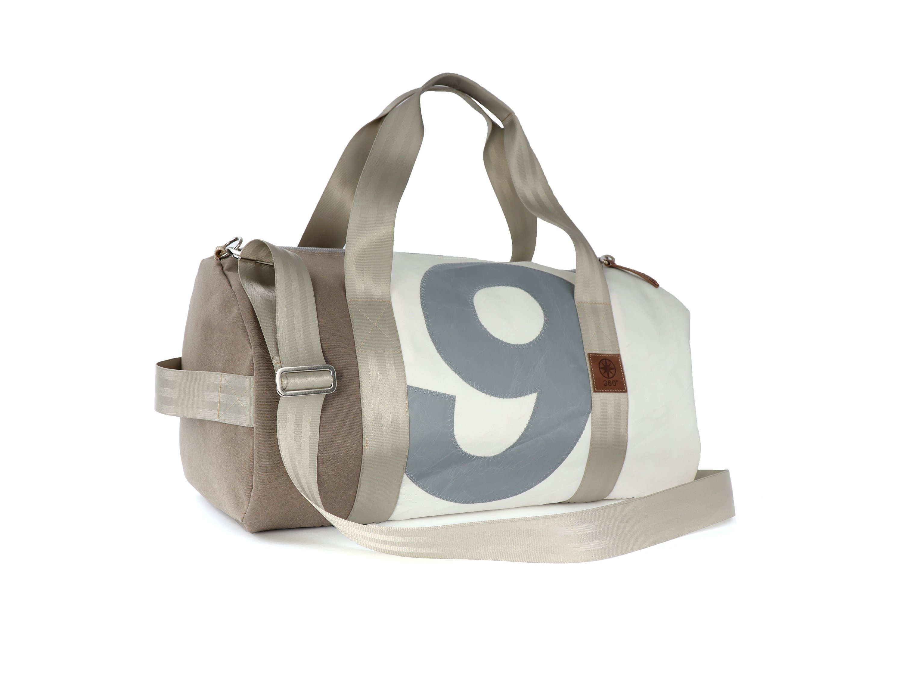 360° Taschen Pirat Sporttasche (weiß / Persenning taupe, Zahl hellgrau, Gurt beige)