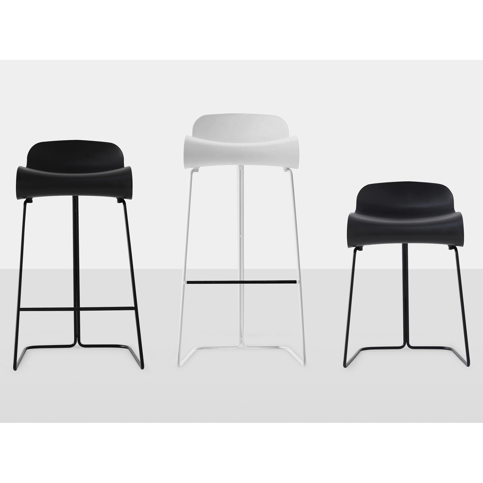 Kristalia BCN Barhocker mit Kufengestell 76cm (Sitz weiß / Gestell weiß)