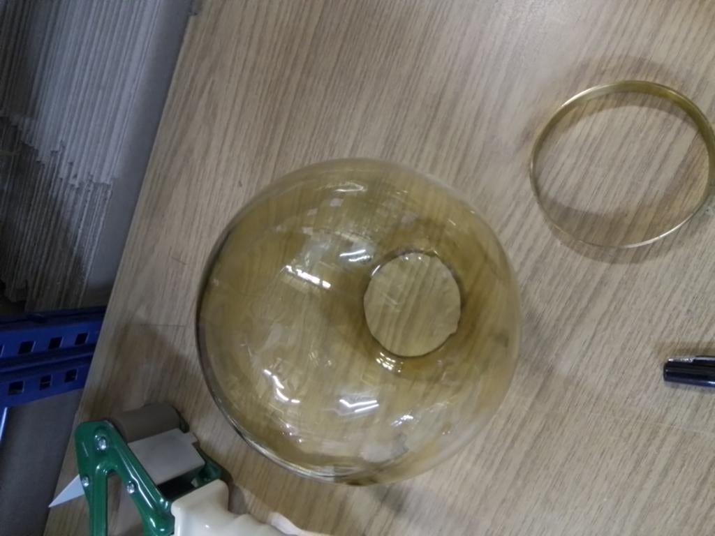 AYTM Globe Vase - Ø 17cm / bernstein / gold - Aussteller