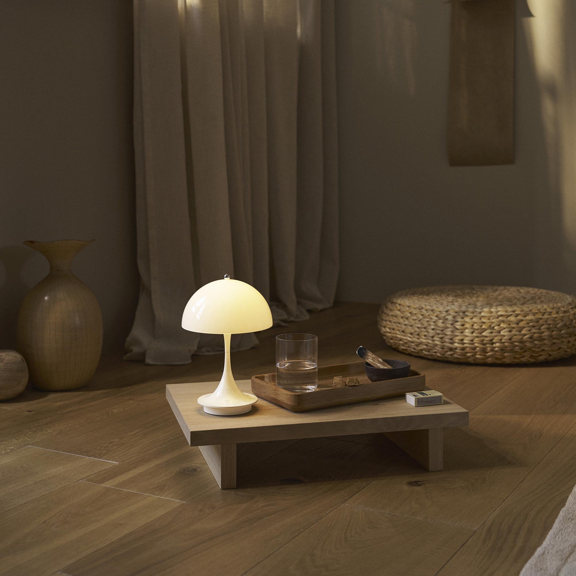Louis Poulsen Panthella 160 Portable V3 Tischleuchte / Akkuleuchte (opal beige)