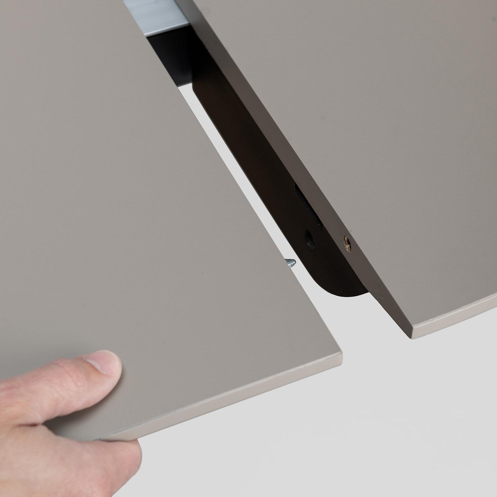 Kristalia Pala Fenix-NTM® Indoor Tisch rund ausziehbar (Ø 110 - 150cm, MDF weiß lackiert, MDF beschichtet mit Fenix-NTM® weiß kos 0032)