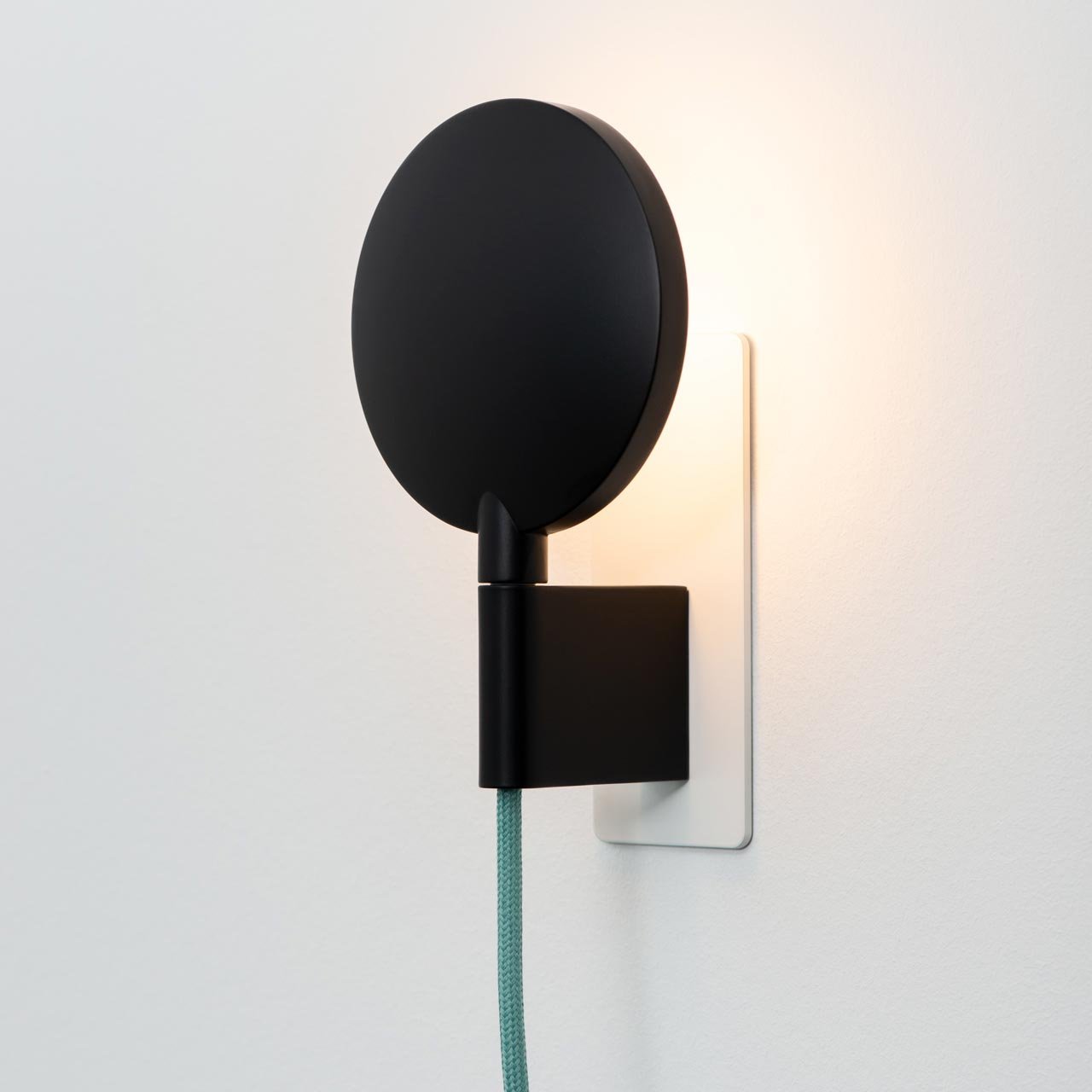 Mawa Design Maggy 1 Wandleuchte (schwarz matt, Kabel grau)