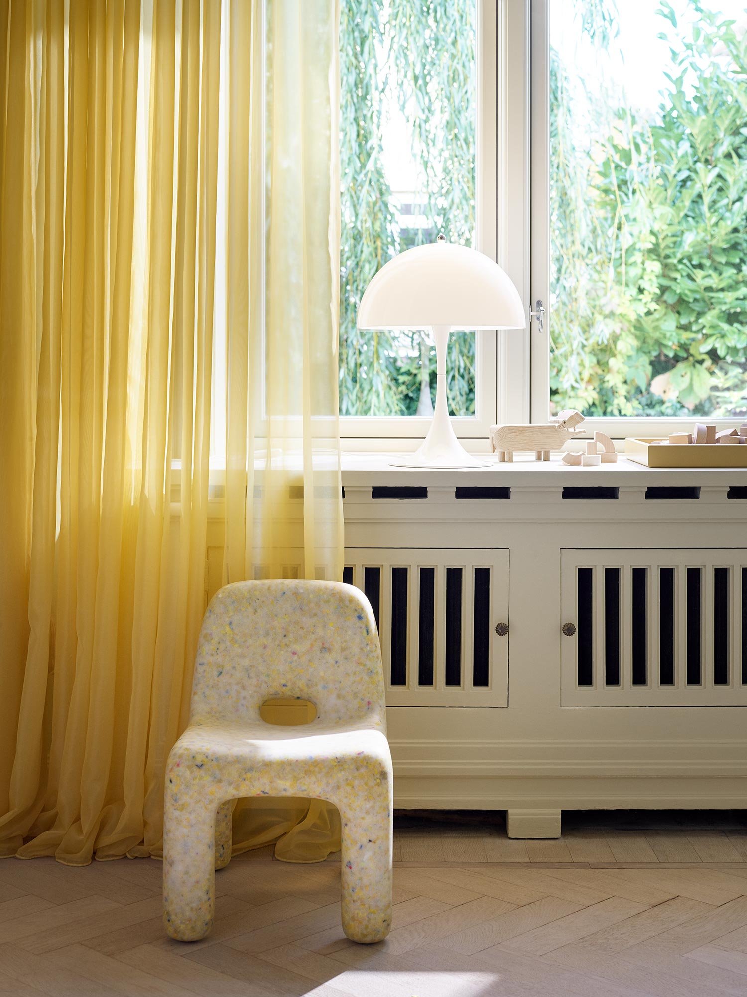 Louis Poulsen Panthella 320 Tischleuchte (opal beige)