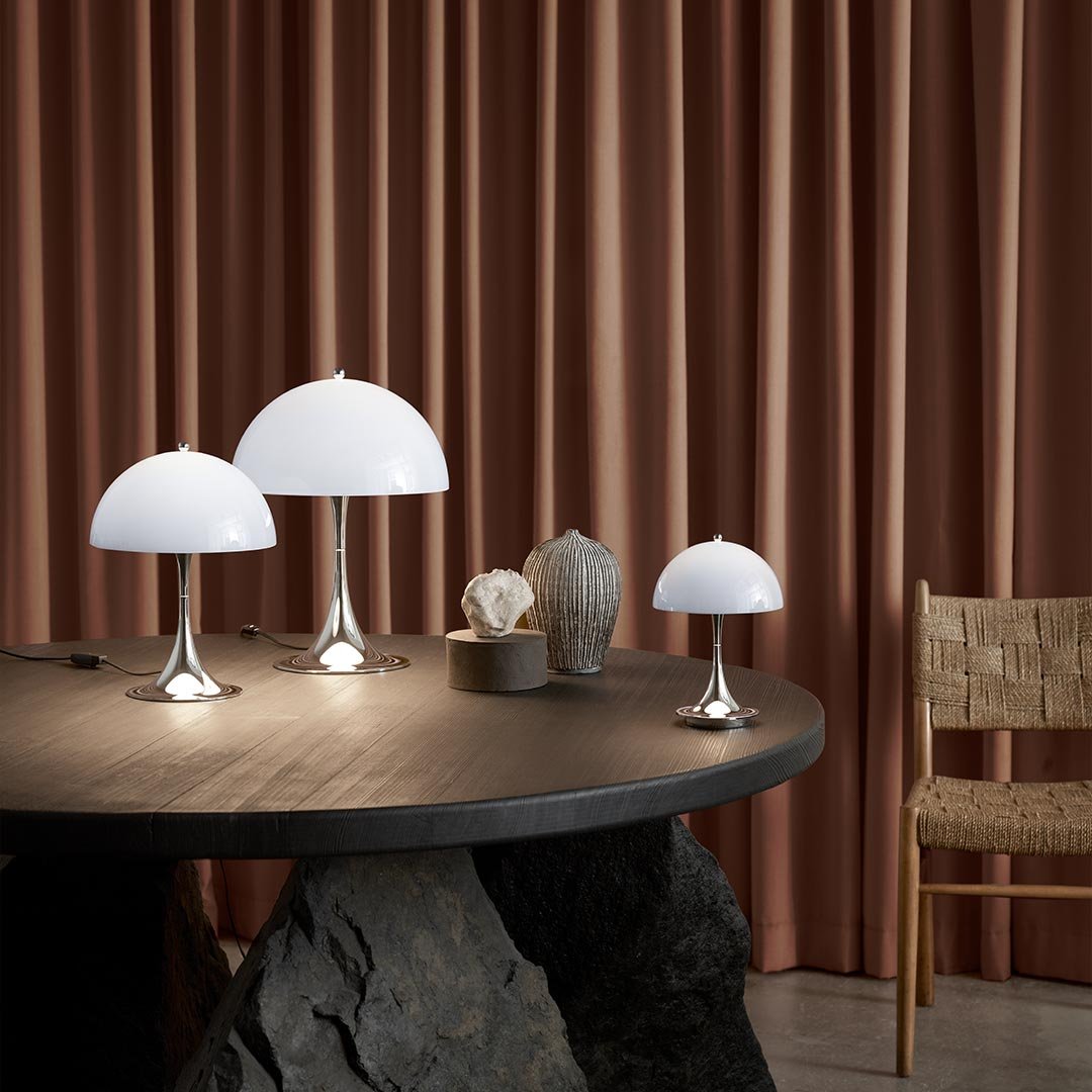 Louis Poulsen Panthella 320 Tischleuchte (opal beige)