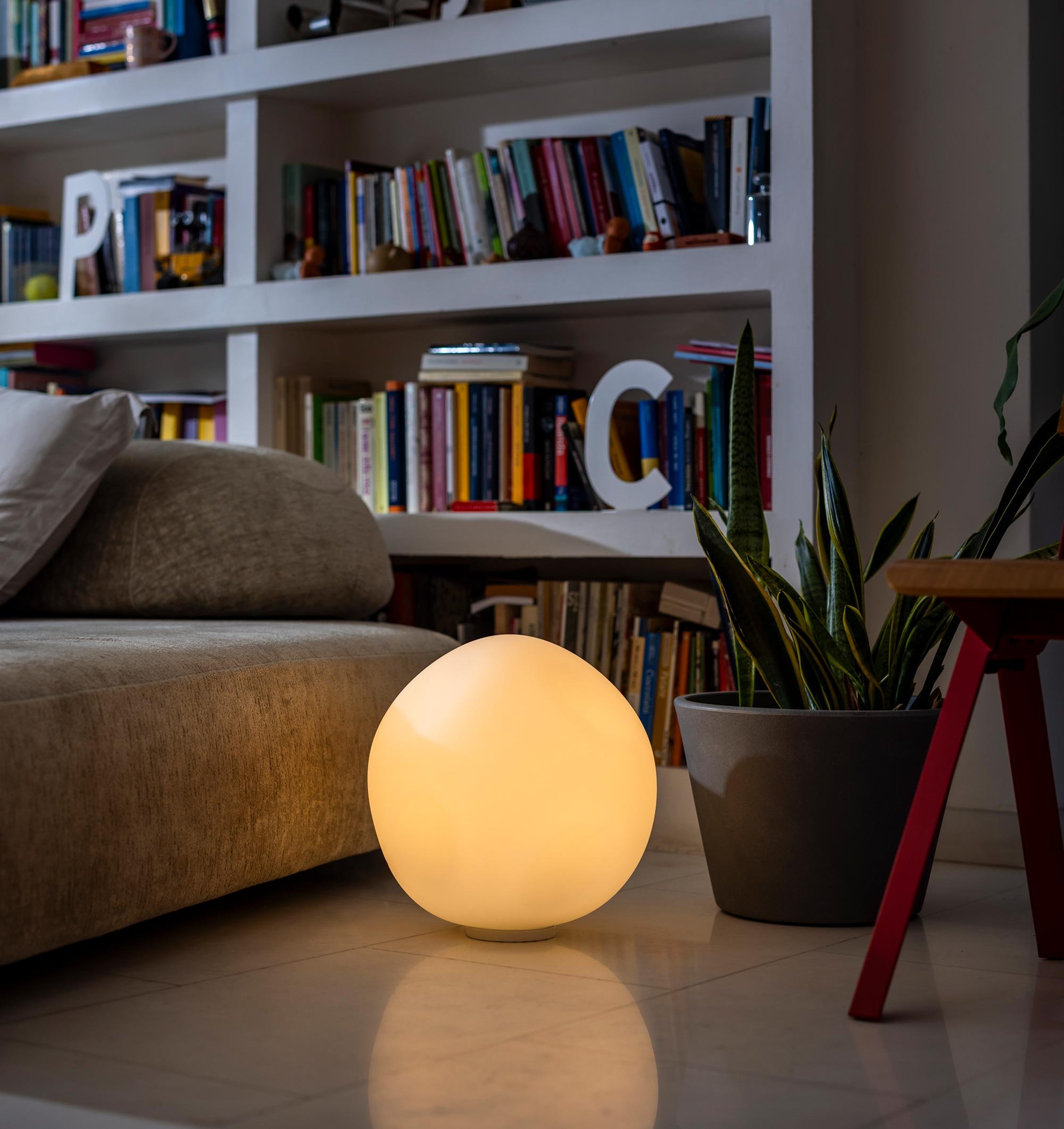 Foscarini Hoba Grande Tischleuchte (Ein- / Aus)