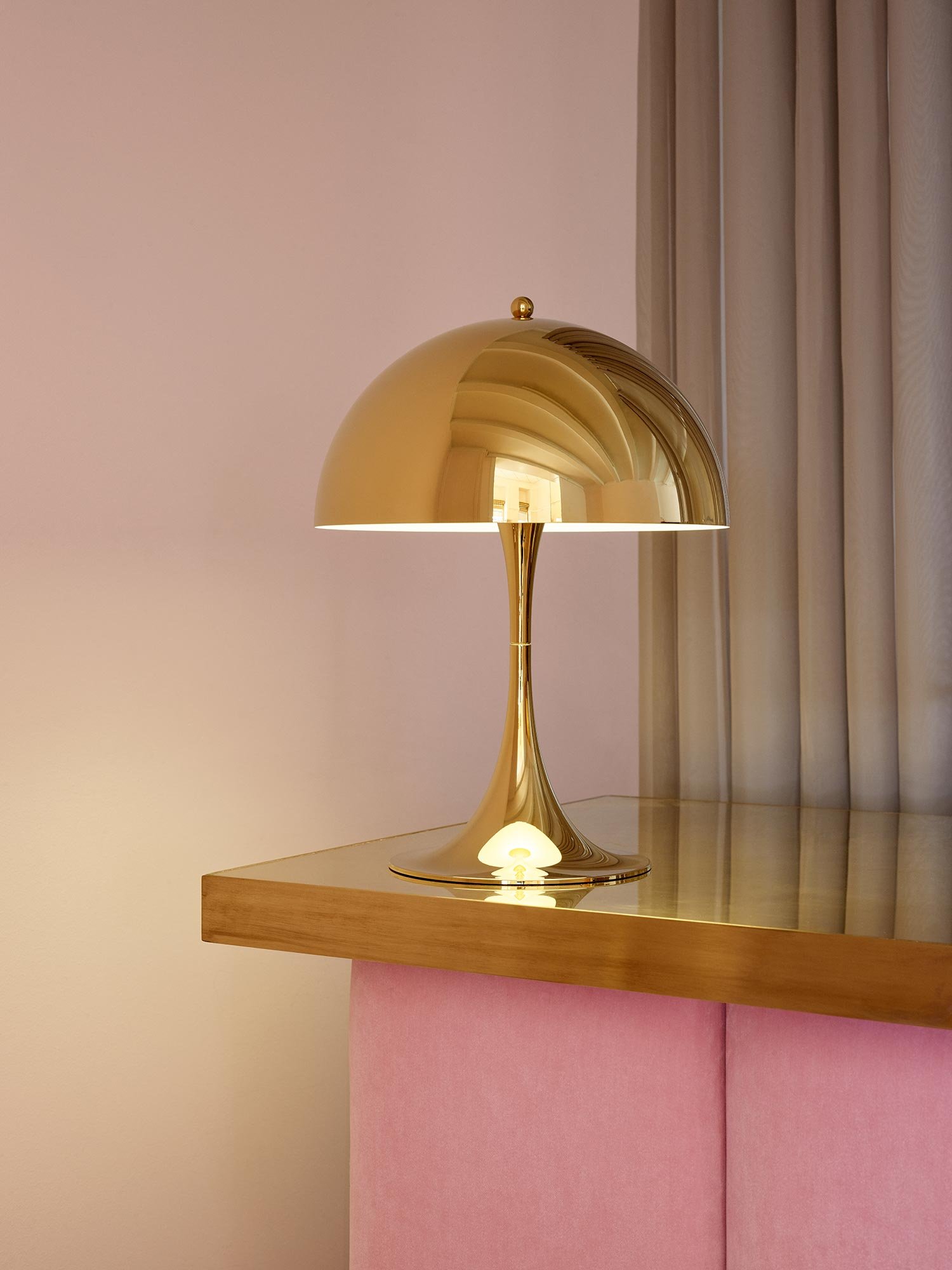 Louis Poulsen Panthella 320 Tischleuchte (opal beige)