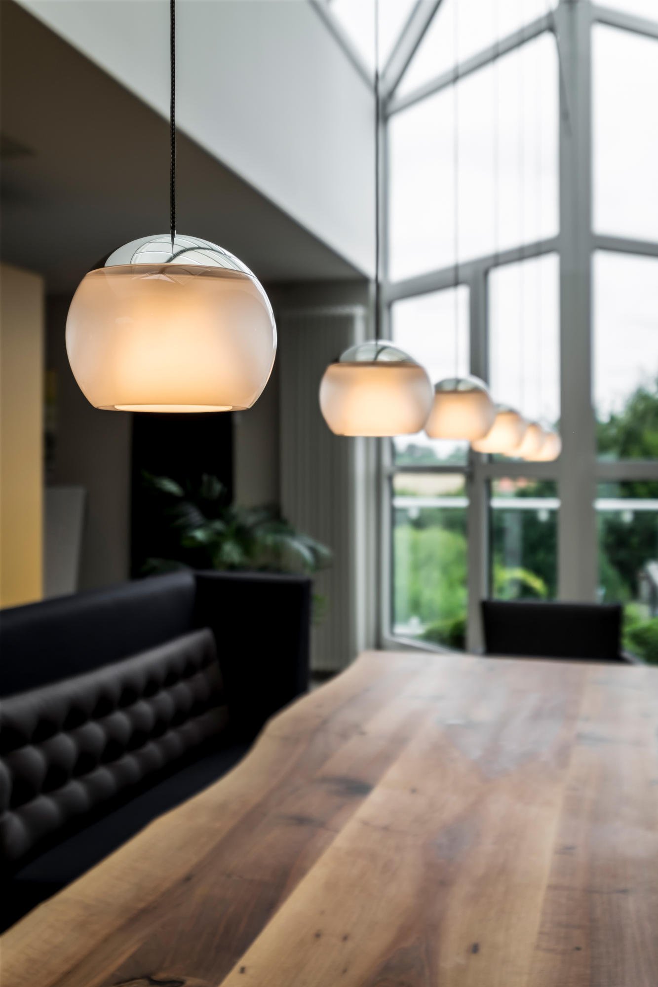 Oligo Balino LED Pendelleuchte mit unsichtbarer Höhenverstellung 1-flammig (Haube chrom / Glas diamantgrau)