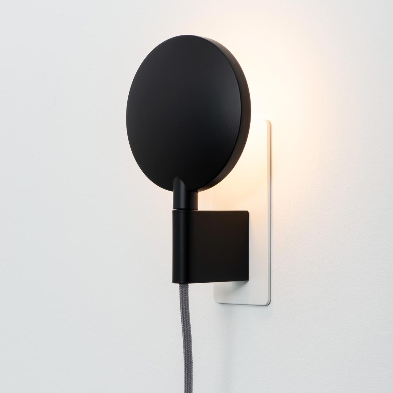 Mawa Design Maggy 1 Wandleuchte (schwarz matt, Kabel grau)
