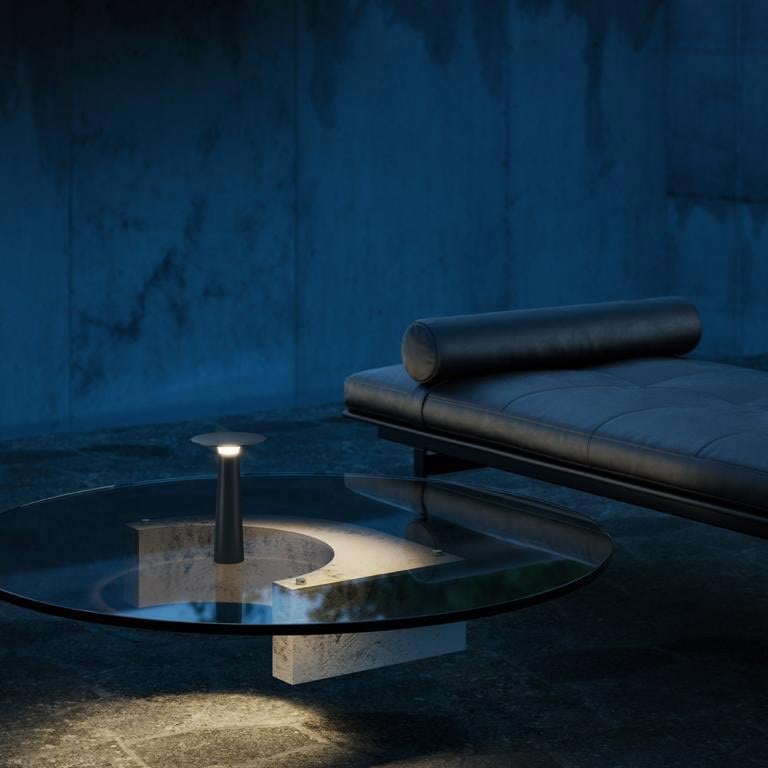 IP44.de lix Tischleuchte / Akkuleuchte - mit Charging Base (frozen silver)