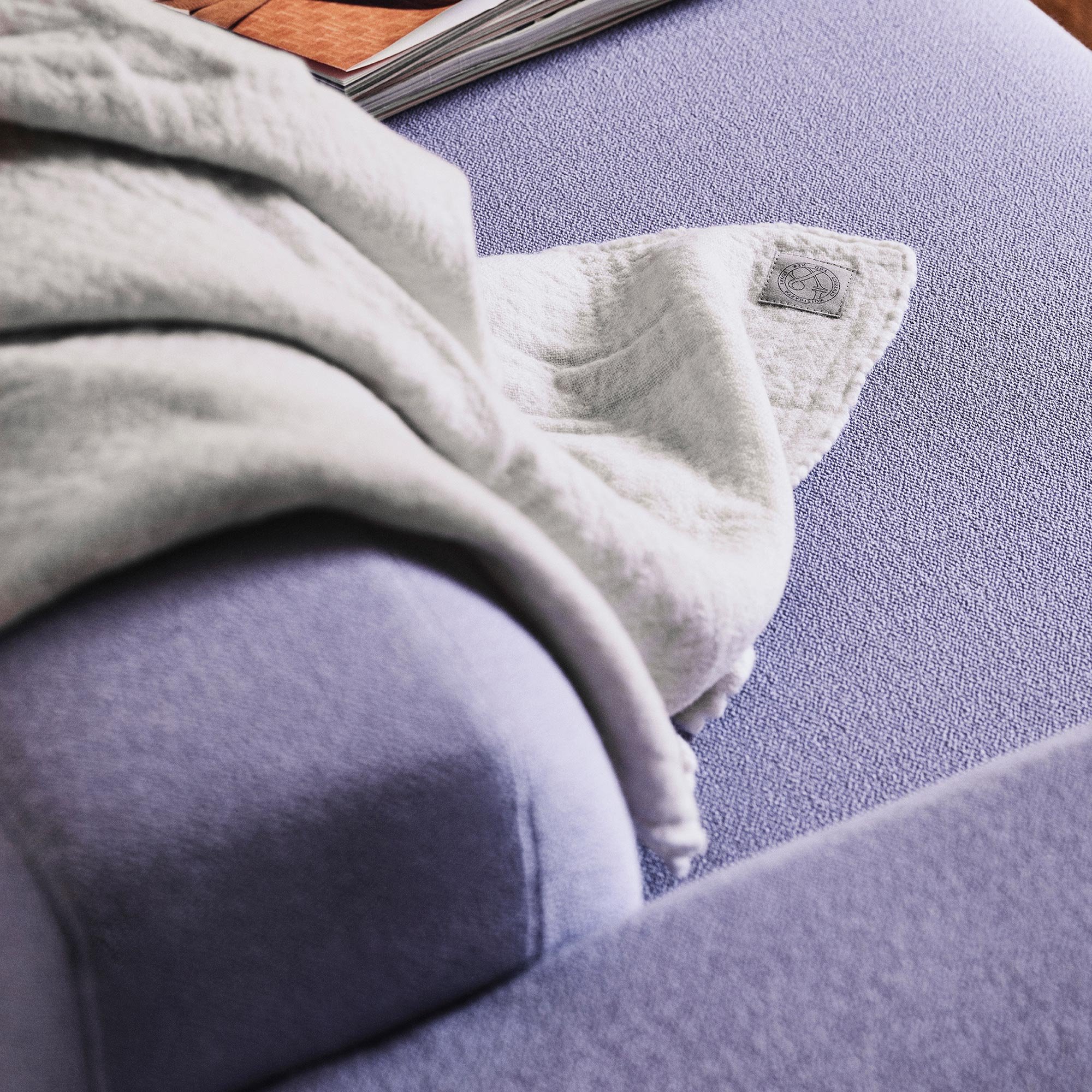 &tradition Develius 2-Sitzer Eck-Sofa Chaiselongue rechts (Hot Madison Reboot 094 (JAB))