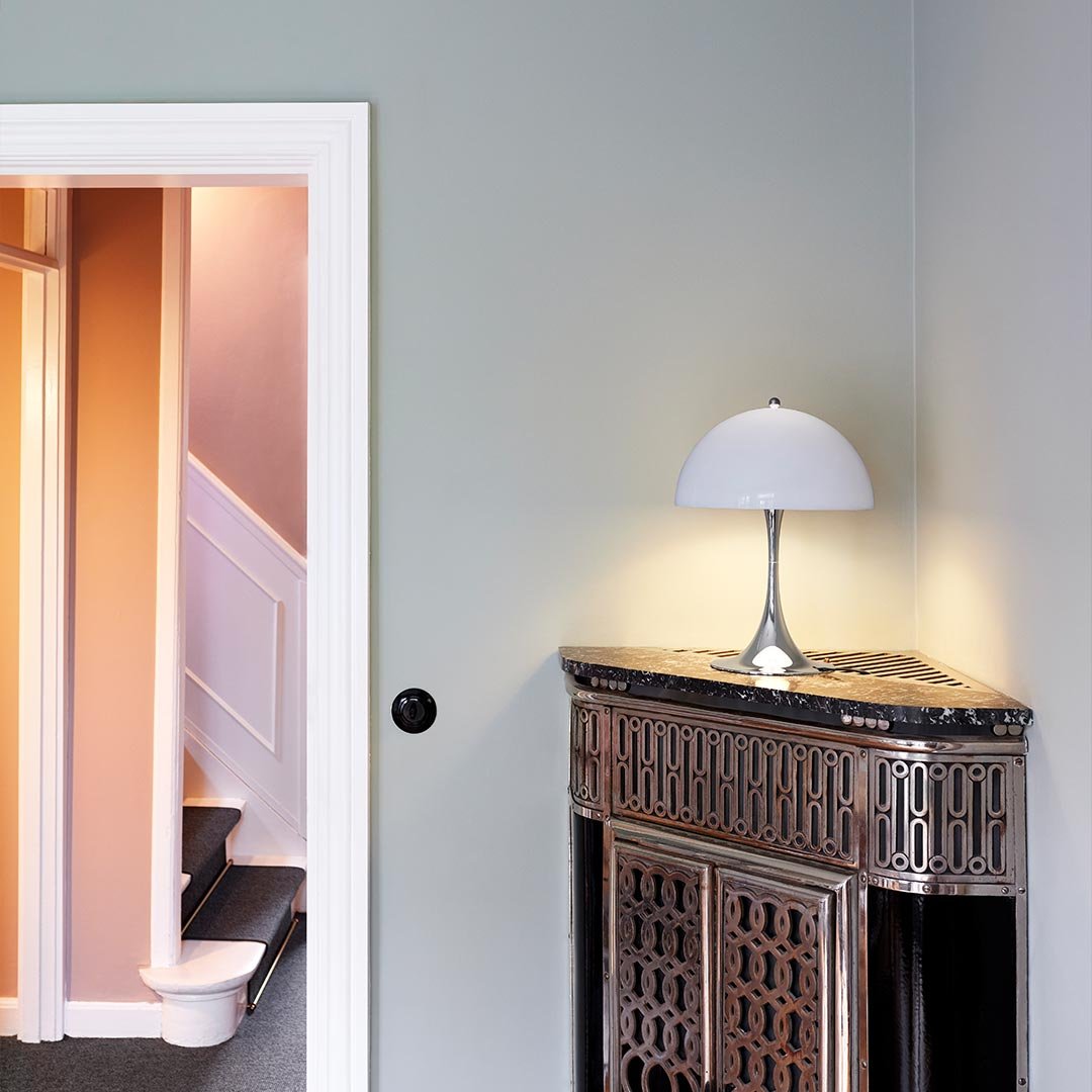 Louis Poulsen Panthella 320 Tischleuchte (opal beige)