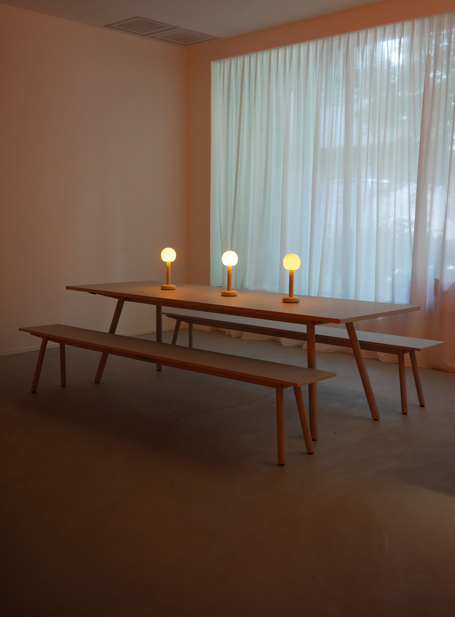 GRAU Fire LED Tischleuchte/Akkuleuchte (Sand White)