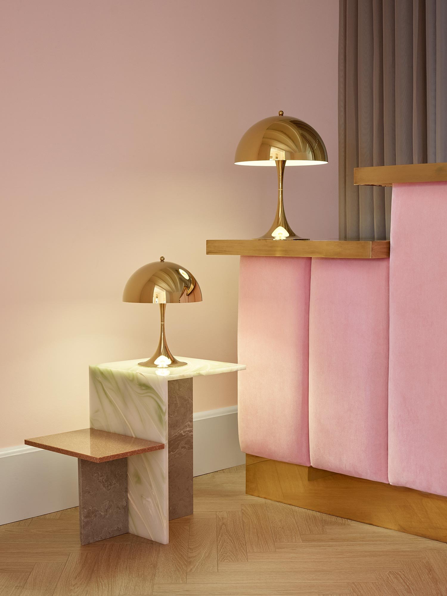 Louis Poulsen Panthella 320 Tischleuchte (opal beige)