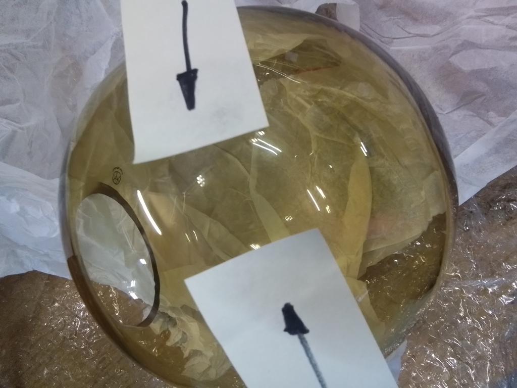 AYTM Globe Vase - Ø 17cm / bernstein / gold - Aussteller