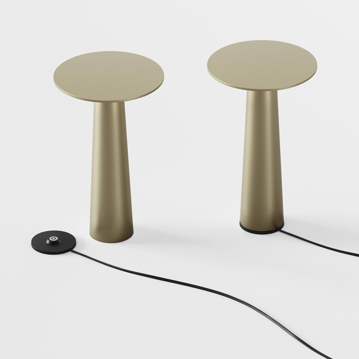 IP44.de lix Tischleuchte / Akkuleuchte - mit Charging Base (frozen silver)