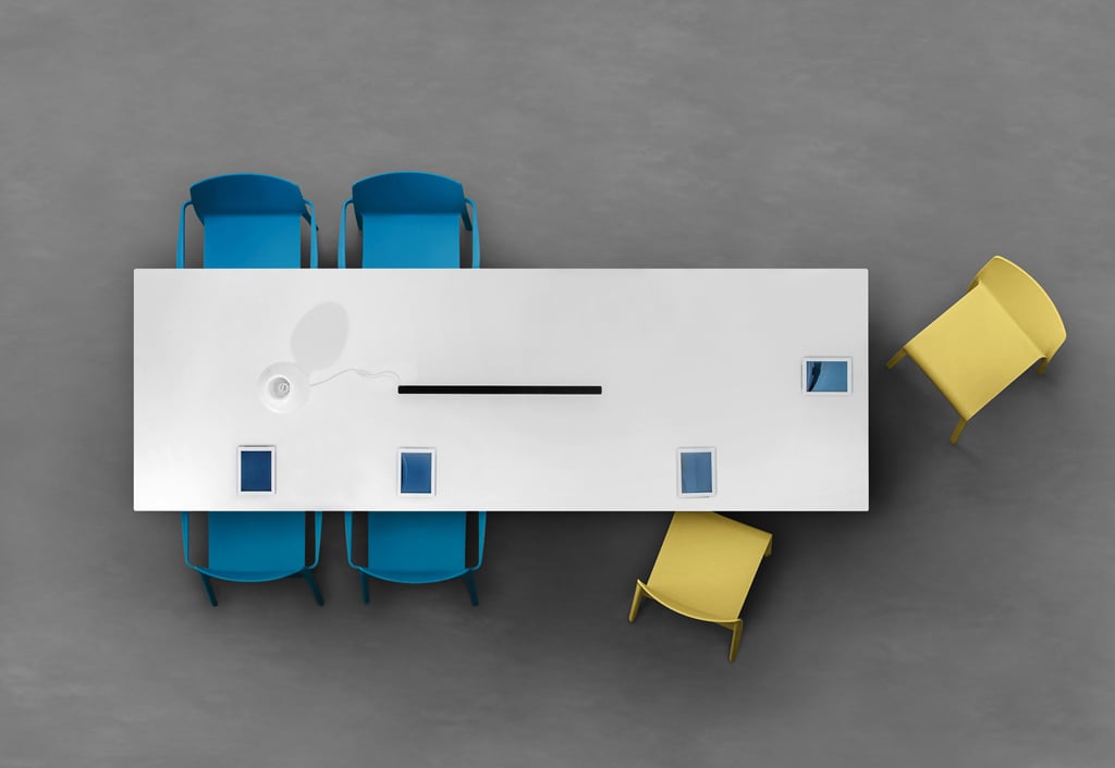 Pedrali Volt 675 Stuhl mit Armlehne blau Ambiente
