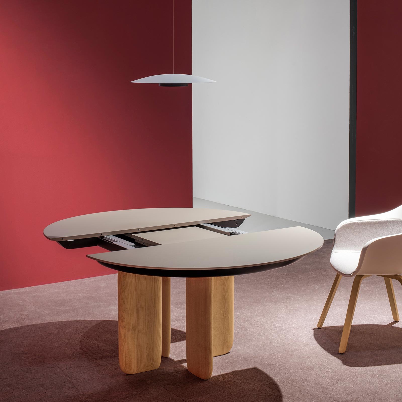 Kristalia Pala Fenix-NTM® Indoor Tisch rund ausziehbar (Ø 110 - 150cm, MDF weiß lackiert, MDF beschichtet mit Fenix-NTM® weiß kos 0032)