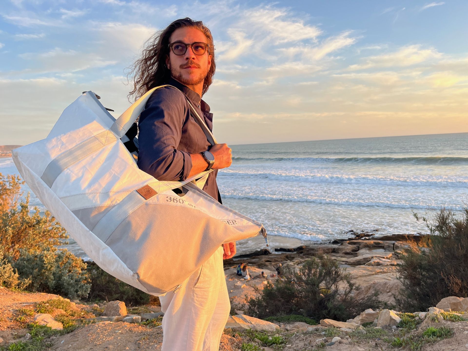 360° Taschen Kutter XL Reisetasche (weiß / blau, Zahl hellgrau, Gurt blau / grau, Boden in Plane grau)