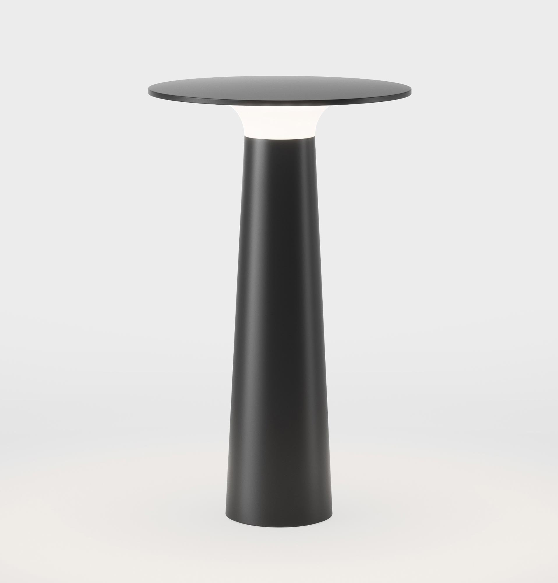 IP44.de lix Tischleuchte / Akkuleuchte - mit Charging Base (frozen silver)