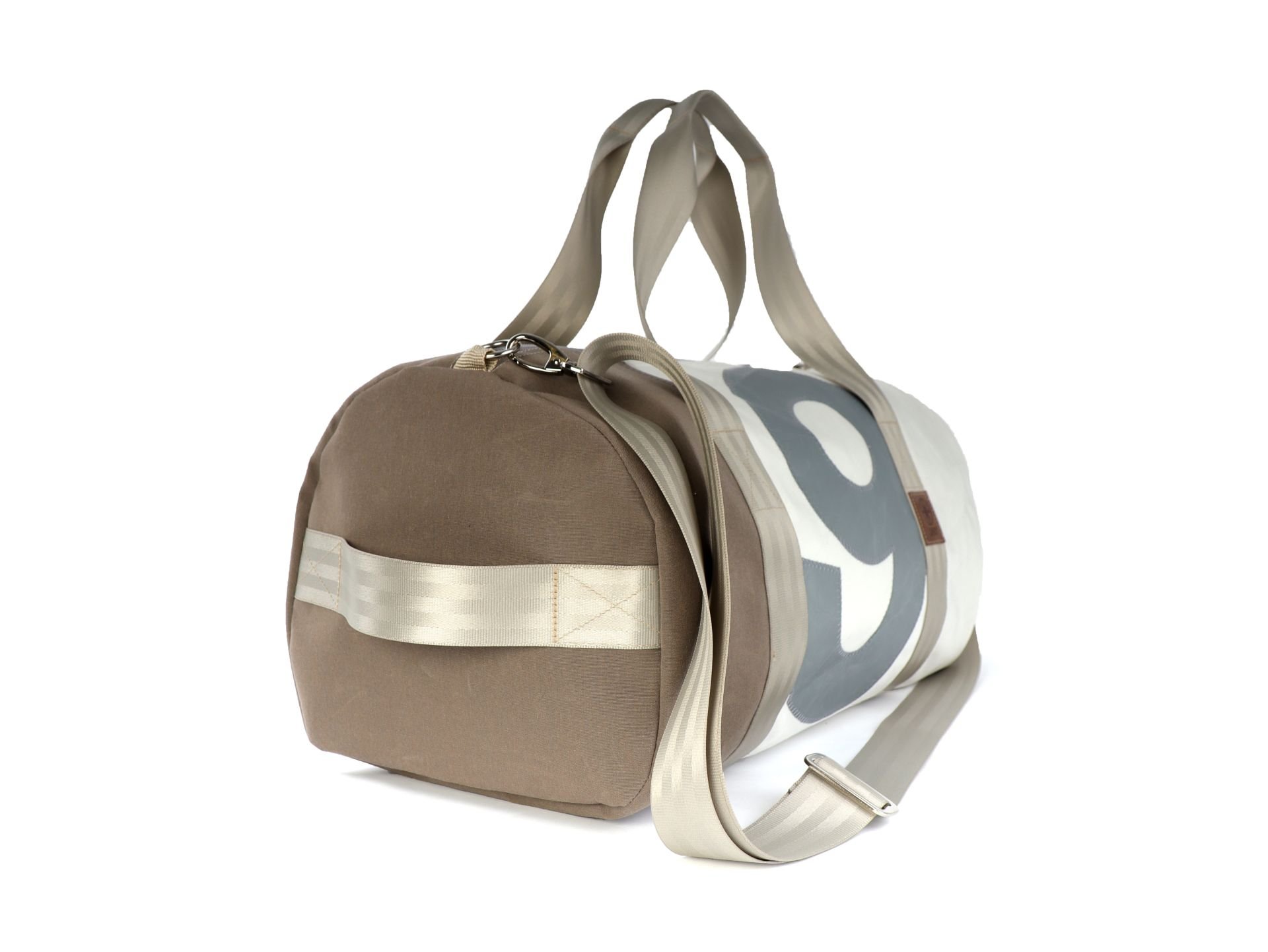 360° Taschen Pirat Sporttasche (weiß / Persenning taupe, Zahl hellgrau, Gurt beige)