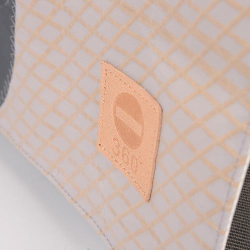 360° Taschen Barkasse Laptoptasche (weiß / Persenning grau, Stencil Aufschrift, Gurt grau)