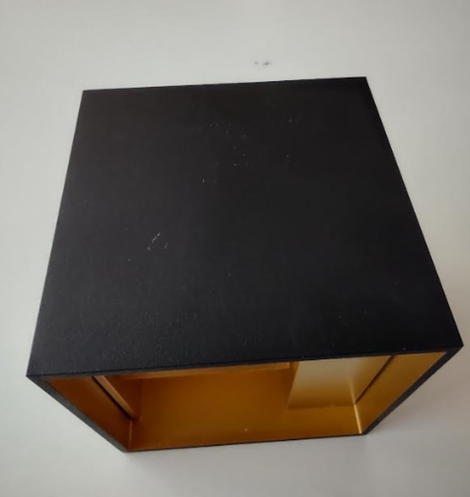 Light Point Box Wandleuchte - schwarz / gold - Aussteller