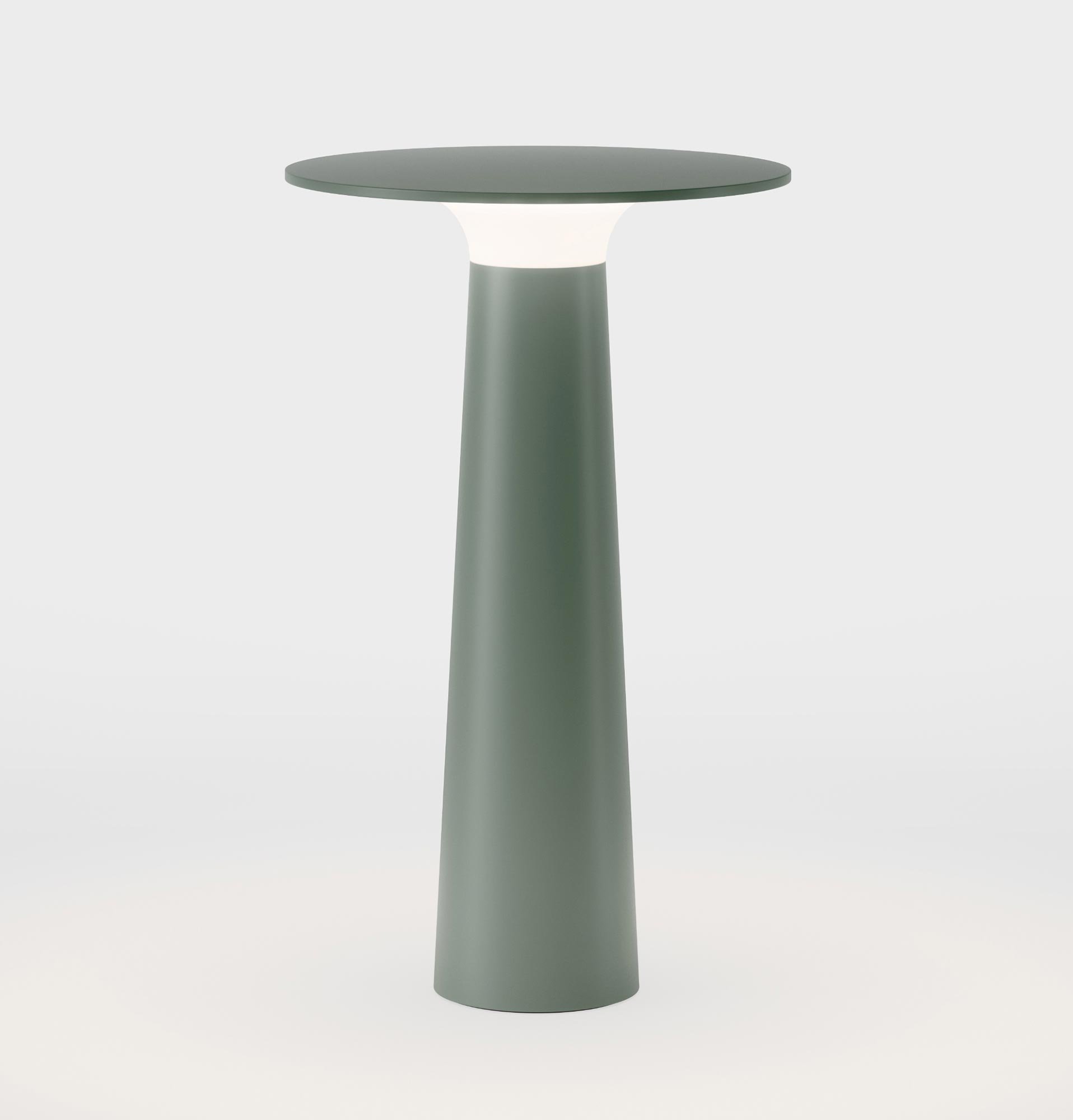 IP44.de lix Tischleuchte / Akkuleuchte - mit Charging Base (frozen silver)
