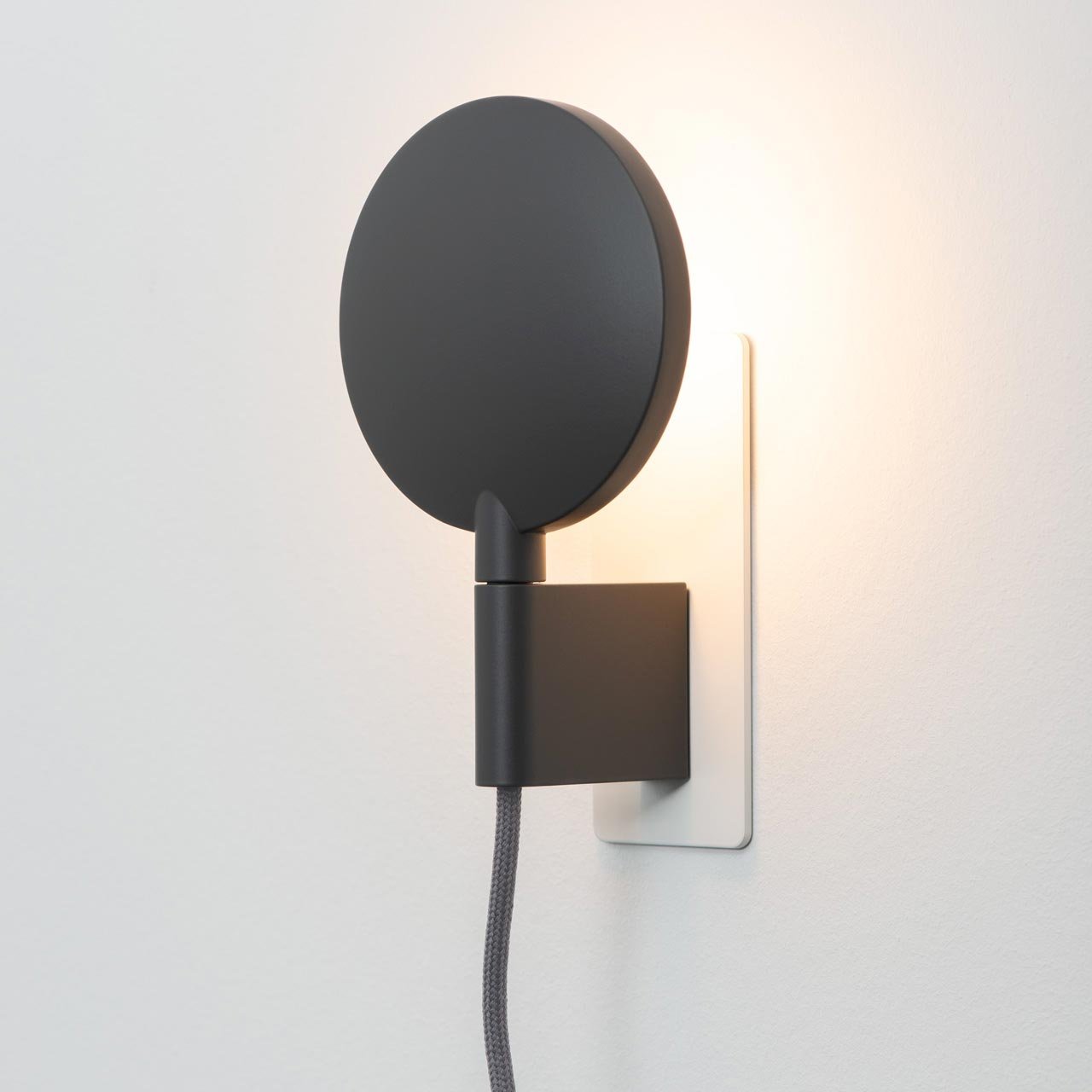 Mawa Design Maggy 1 Wandleuchte (schwarz matt, Kabel grau)