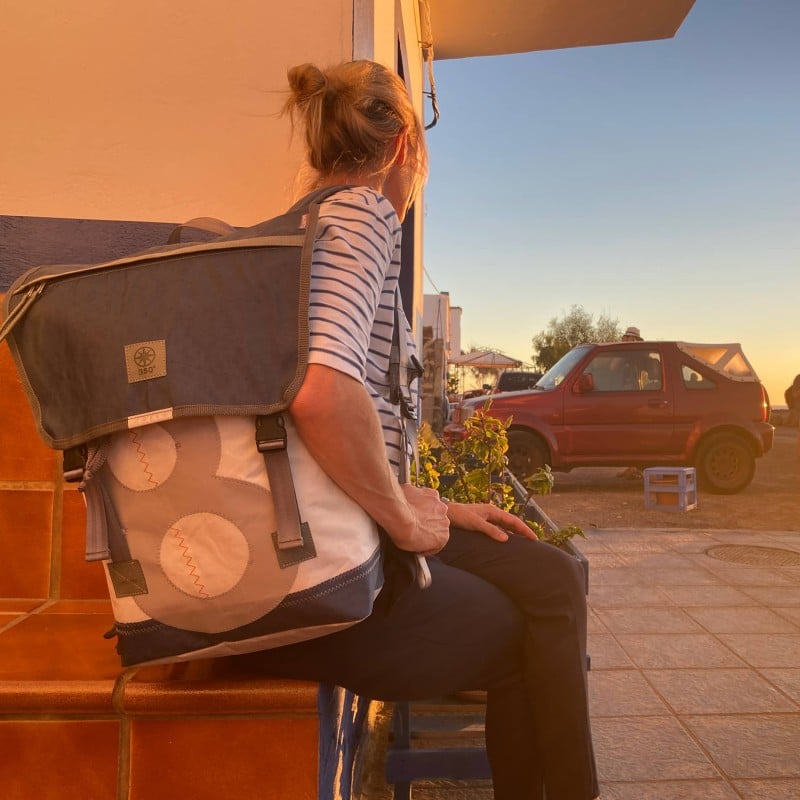 360° Taschen Landgang Rucksack (Segel weiß, Zahl grau, Gurt grau)