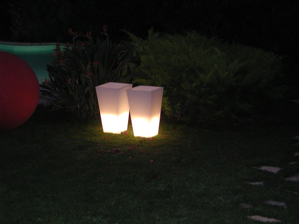 Slide Y-Pot Light beleuchtetes Pflanzgefäß
