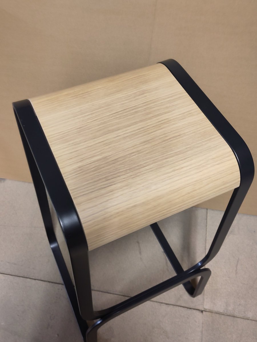 Lapalma Continuum S108 Barhocker (schwarz lackiert, Eiche gebleicht)