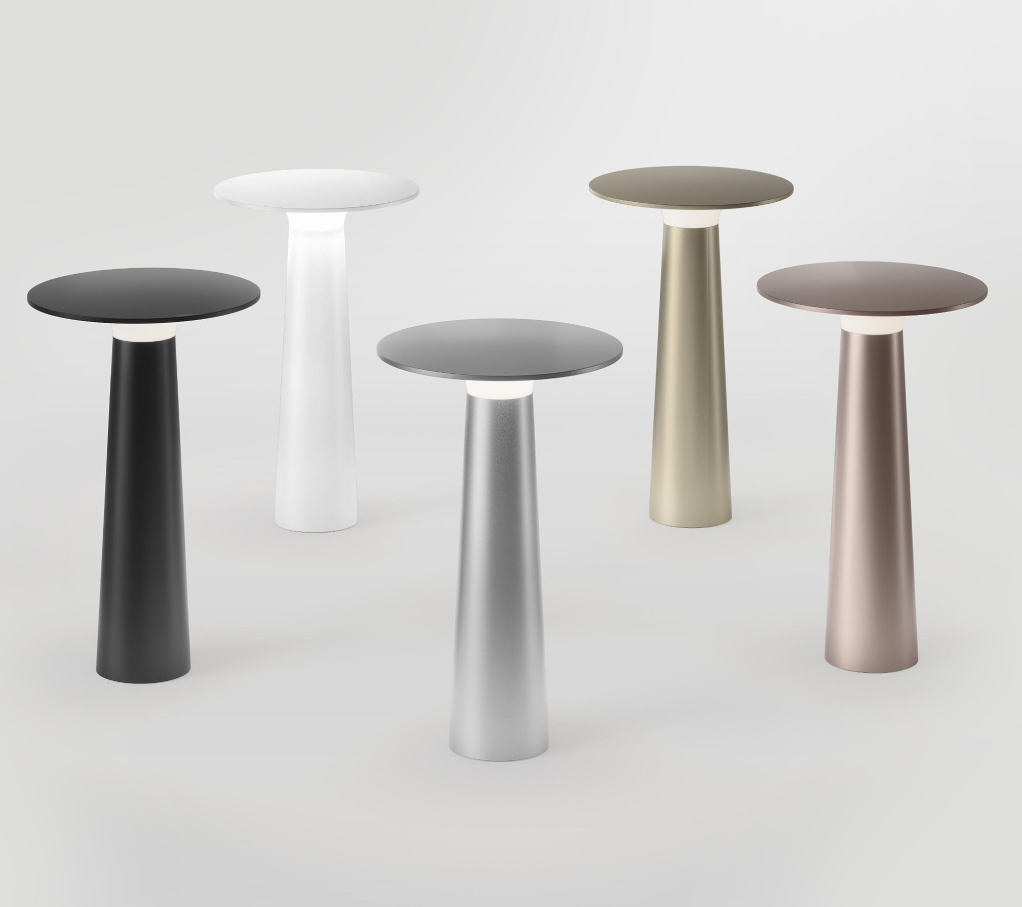 IP44.de lix Tischleuchte / Akkuleuchte - mit Charging Base (frozen silver)