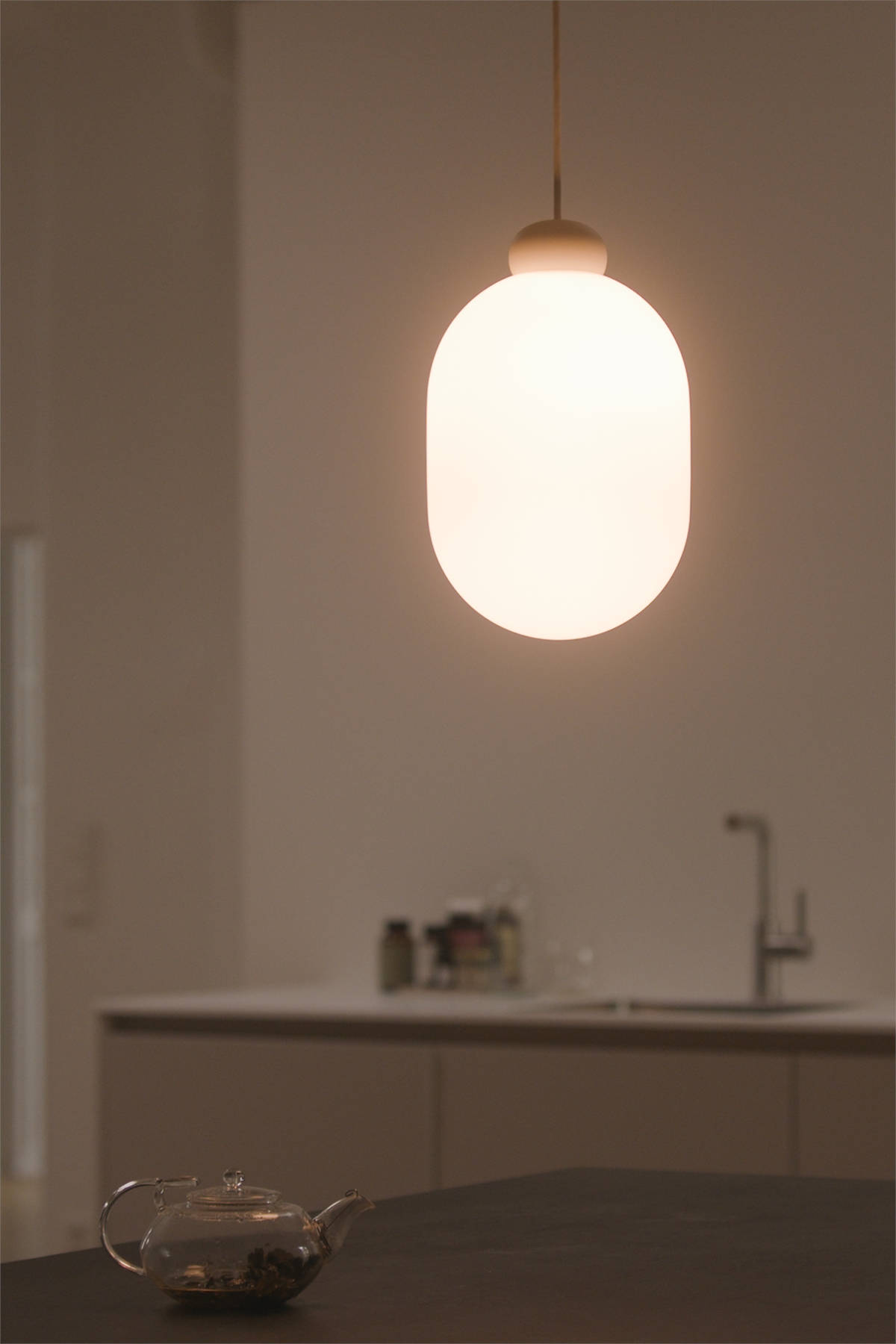 GRAU Sun LED höhenverstellbare Aufbau Pendelleuchte (Sand White)