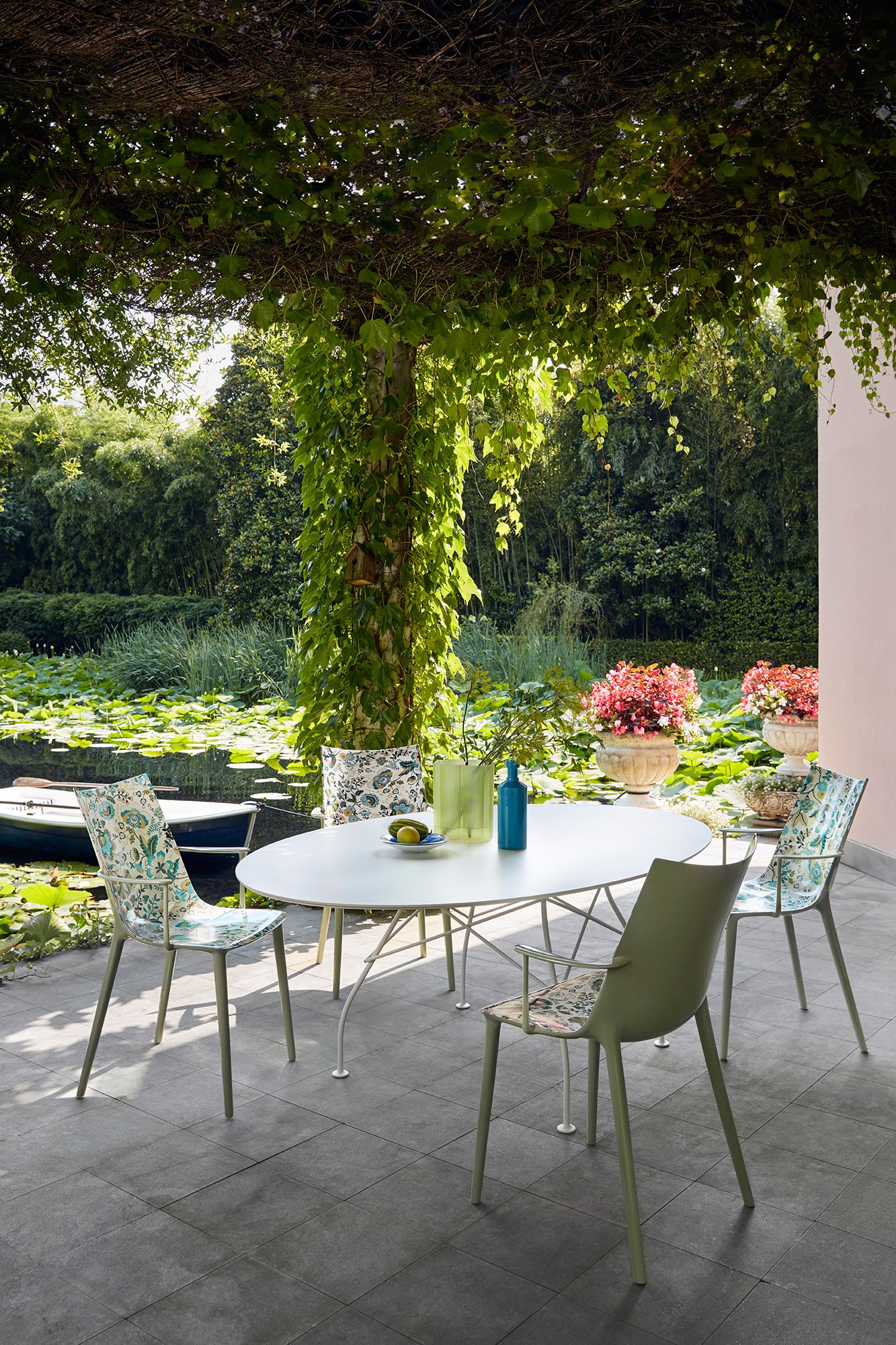 Kartell H.H.H. Stuhl Graphic Impression (Moonflower weiß)