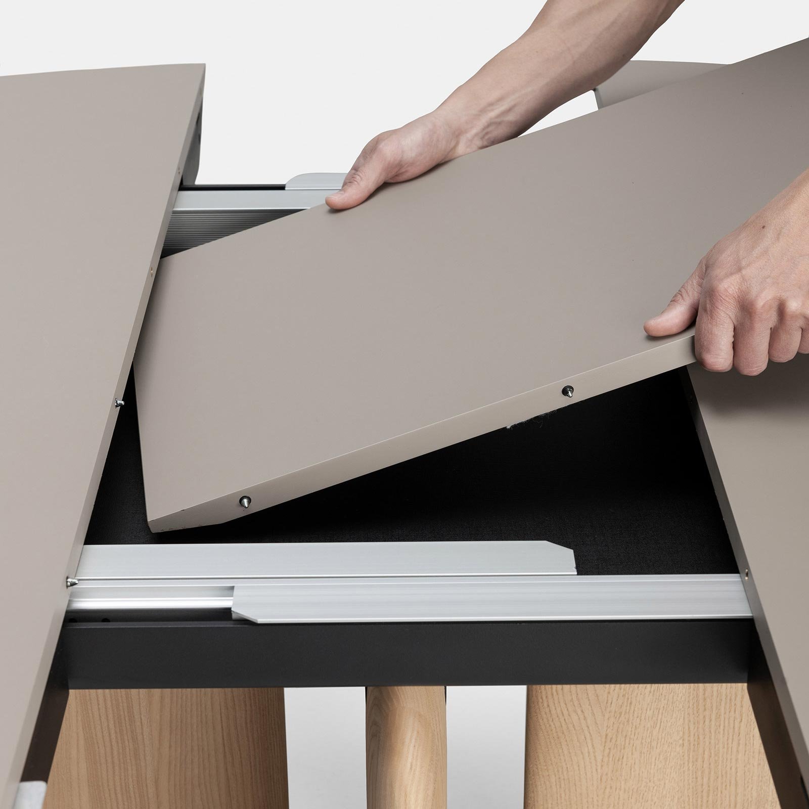 Kristalia Pala lackiert Indoor Tisch rund ausziehbar (Ø 110 - 150cm, MDF weiß lackiert, MDF weiß lackiert)