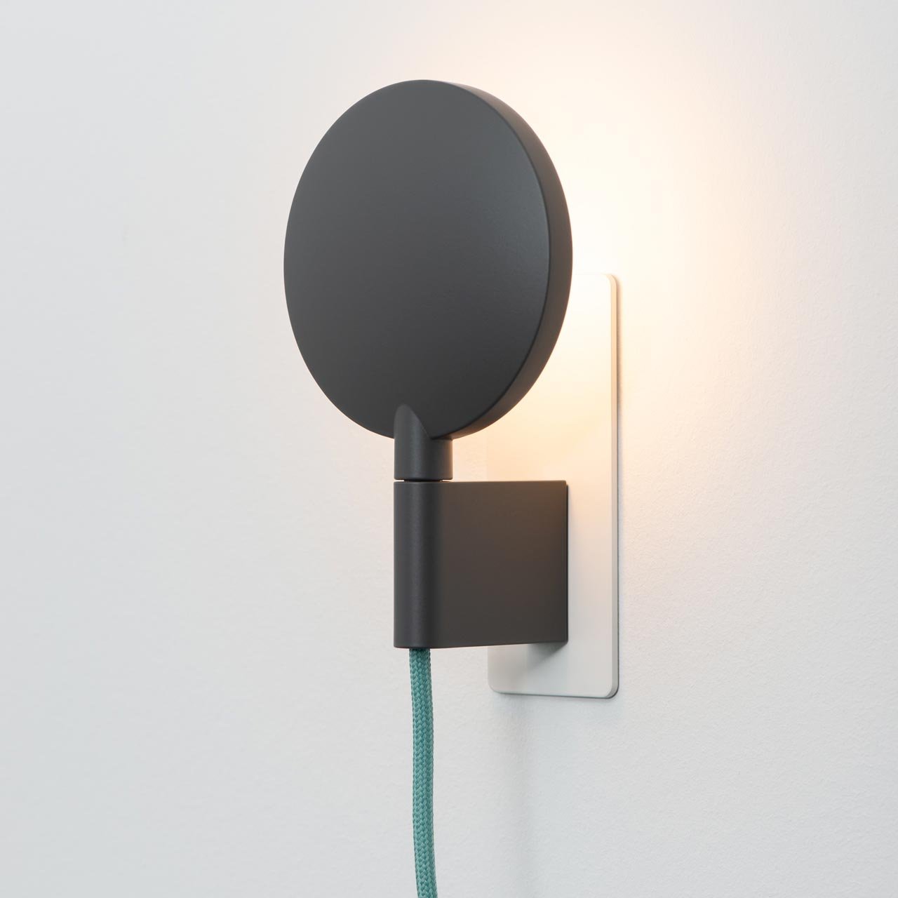 Mawa Design Maggy 1 Wandleuchte (schwarz matt, Kabel grau)