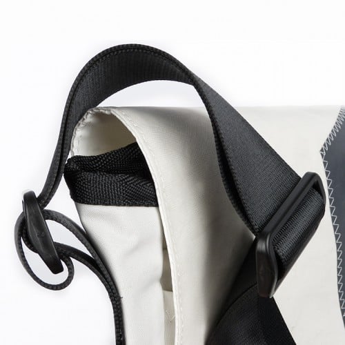 360° Taschen Barkasse Laptoptasche (weiß / Persenning grau, Stencil Aufschrift, Gurt grau)