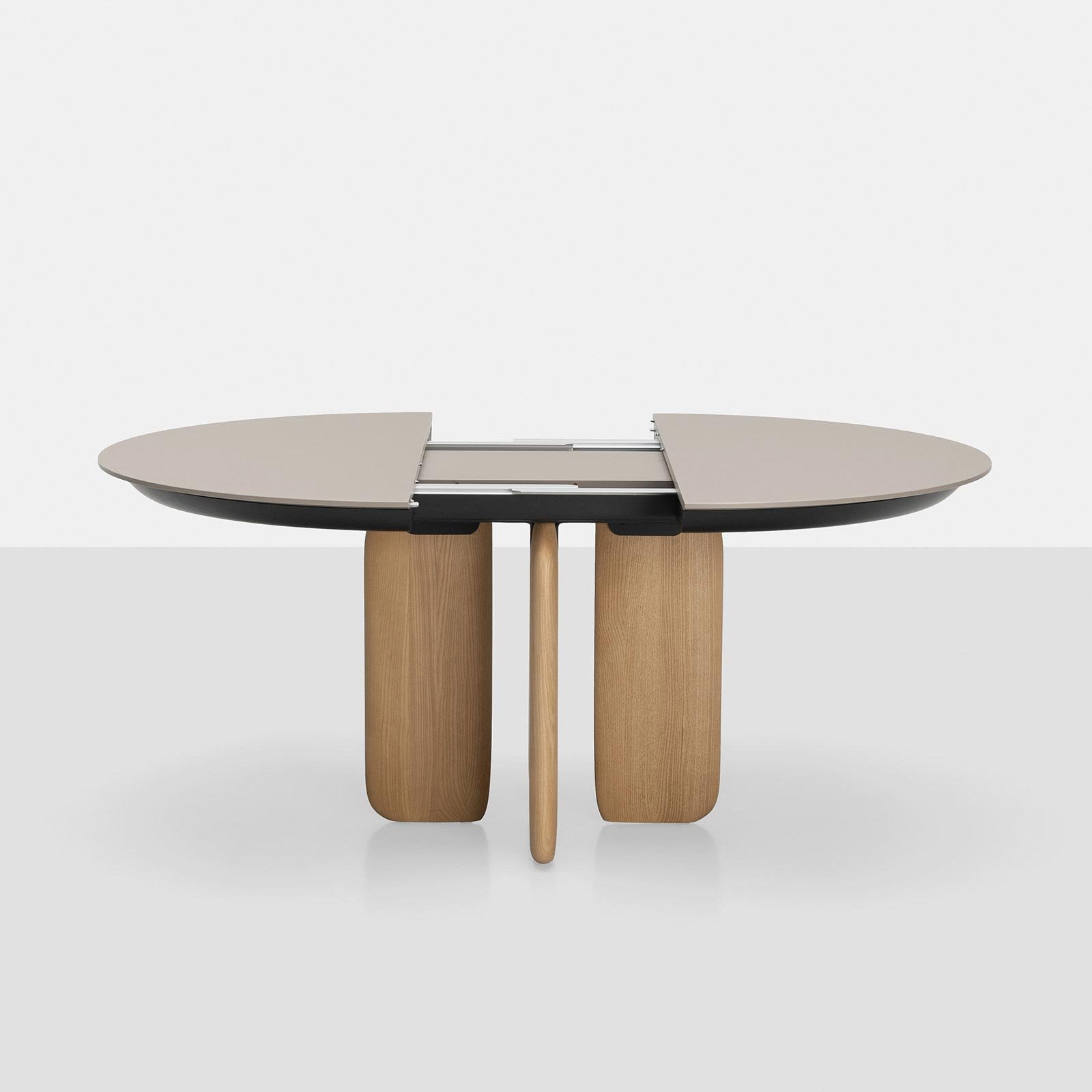 Kristalia Pala Fenix-NTM® Indoor Tisch rund ausziehbar (Ø 110 - 150cm, MDF weiß lackiert, MDF beschichtet mit Fenix-NTM® weiß kos 0032)