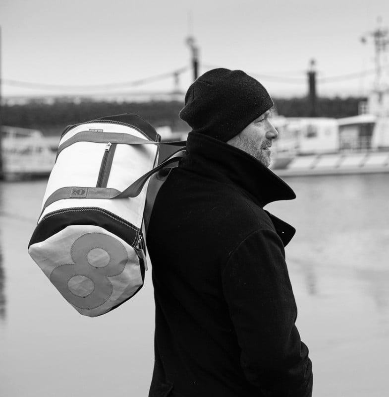 360° Taschen Pirat Sporttasche (weiß / Persenning taupe, Zahl hellgrau, Gurt beige)