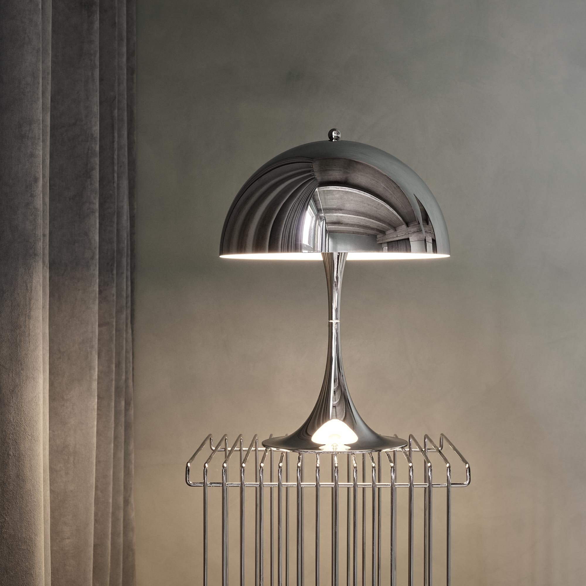 Louis Poulsen Panthella 320 Tischleuchte (opal beige)