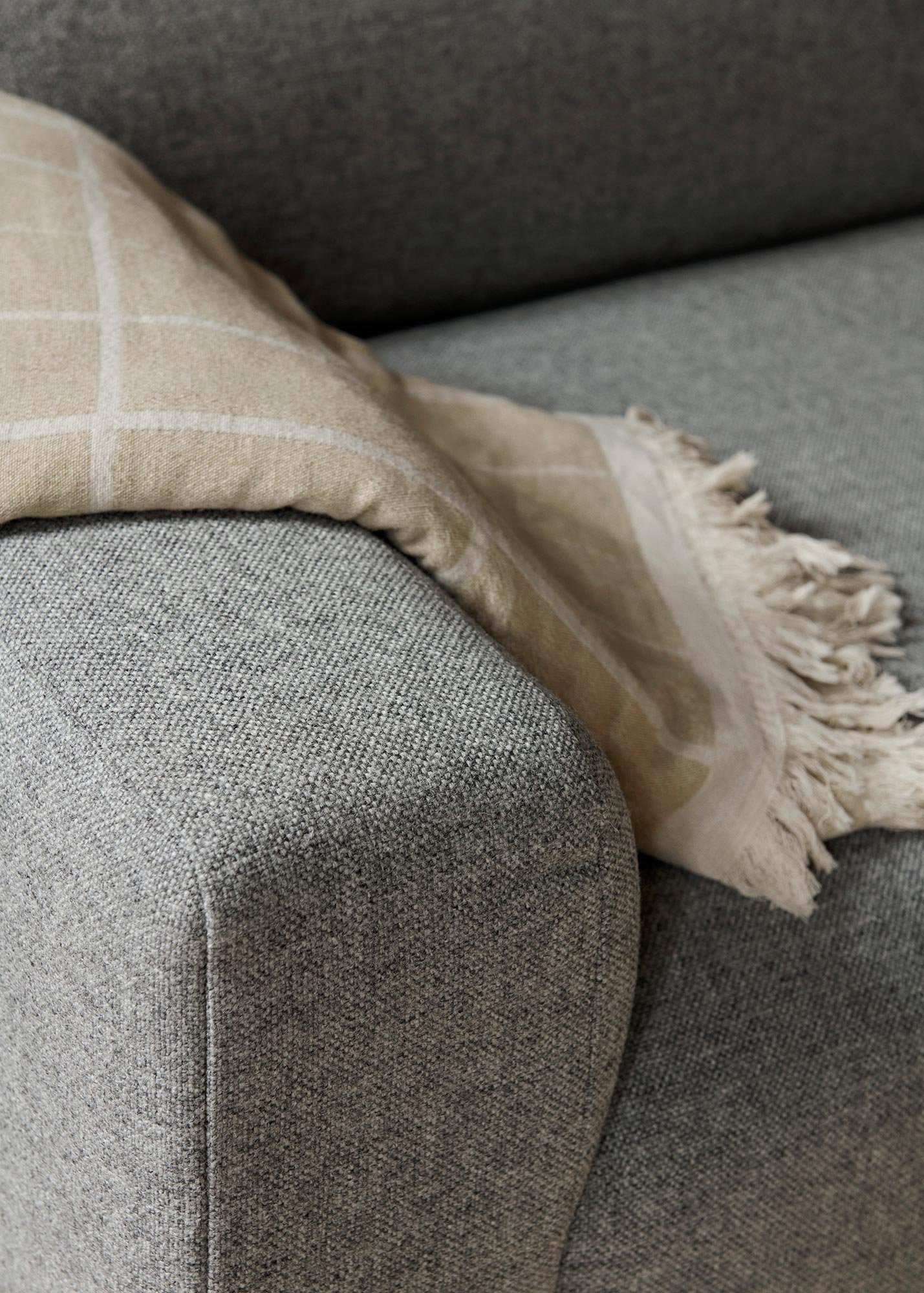&tradition Develius 2-Sitzer Eck-Sofa Chaiselongue rechts (Hot Madison Reboot 094 (JAB))