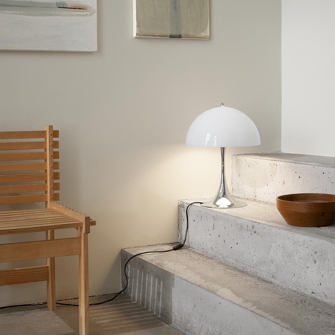 Louis Poulsen Panthella 320 Tischleuchte (opal beige)