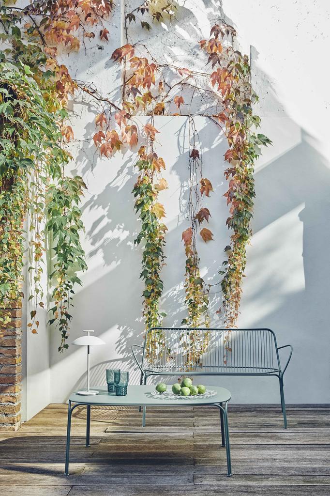 Kartell-Hiray-Sofa-gruen-Ambiente-Terrasse